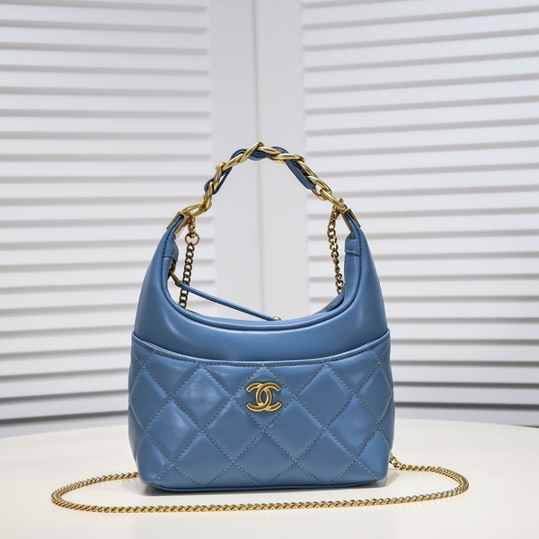 シャネルバッグ正面デザイン